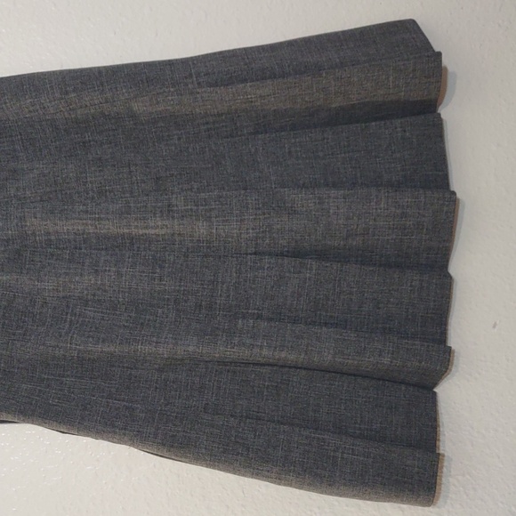 SLIGHTLY USED GRAY SKIRT NO SIZE NO BRAND NAME SIZE 15INCH BY 22INCH - Picture 7 of 11